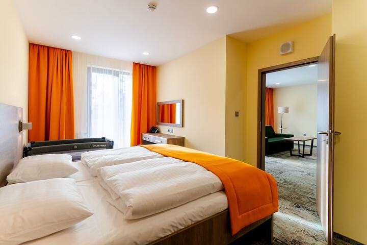 Room 4 of 34