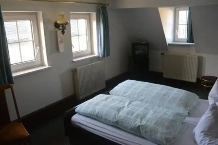 Room 2 of 5