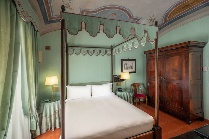 Room 40 of 98