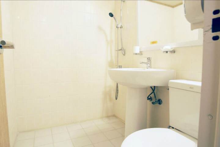 Room 8 of 15