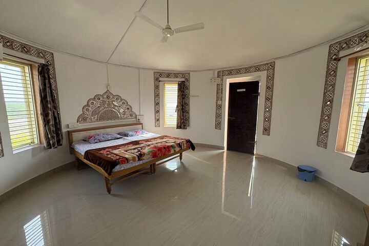 Room 13 of 84