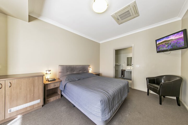 Room 4 of 43