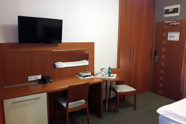 Room 4 of 24