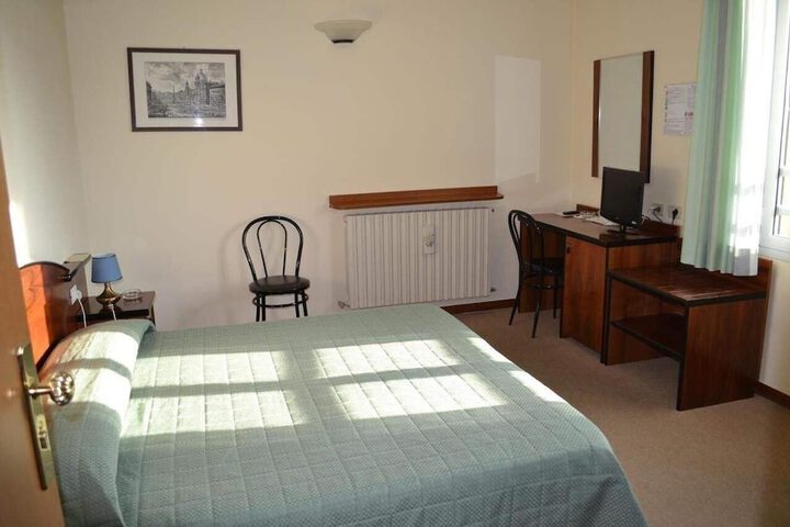 Room 5 of 14