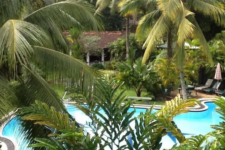 Hotel Pool