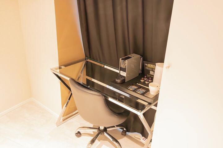 Room 2 of 33