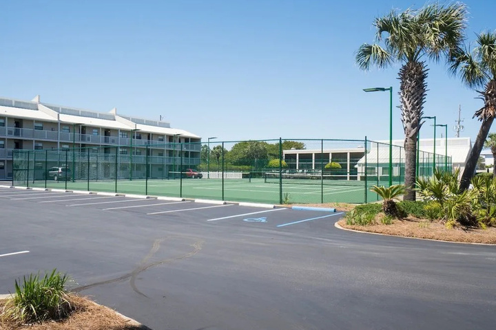 Exterior of Seaside Bch & Racquet 4608