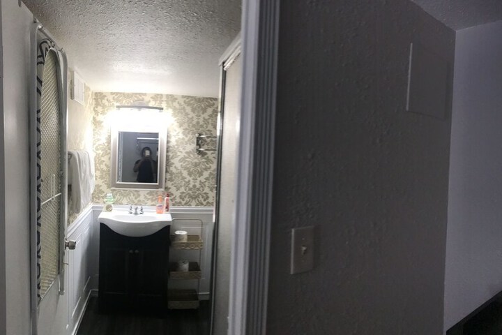 Room 52 of 77