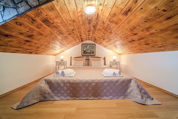 Room 5 of 32