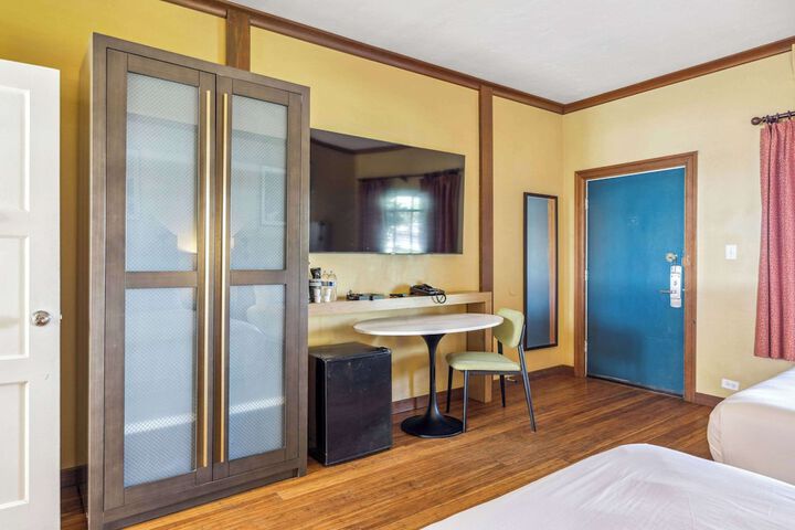2 Queen Beds (3 of 16)