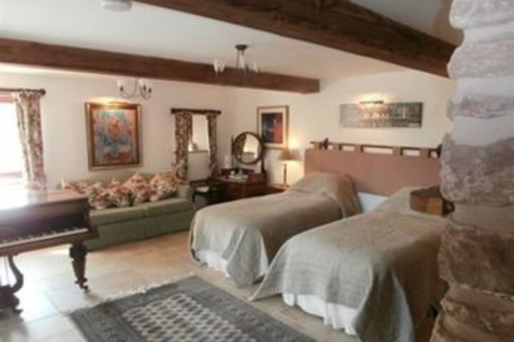 Room 8 of 18