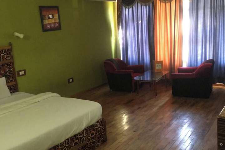 Room 13 of 31