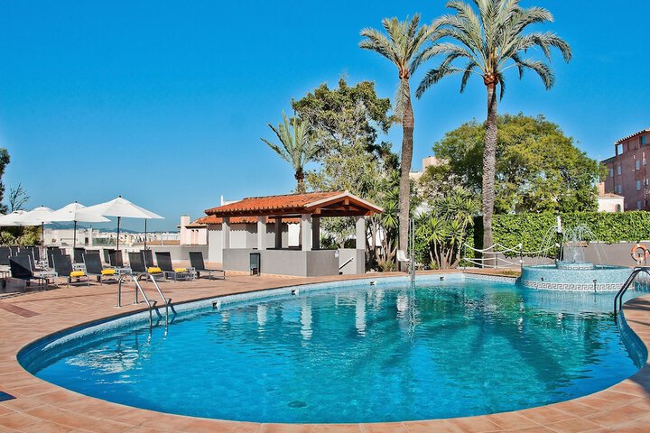 Hotel with Pool