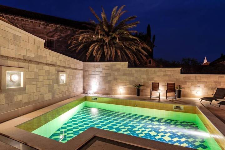 Pool 19 of 41