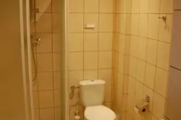 Room 8 of 15
