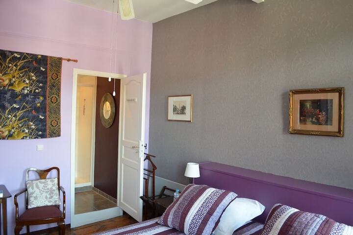 Room 3 of 43