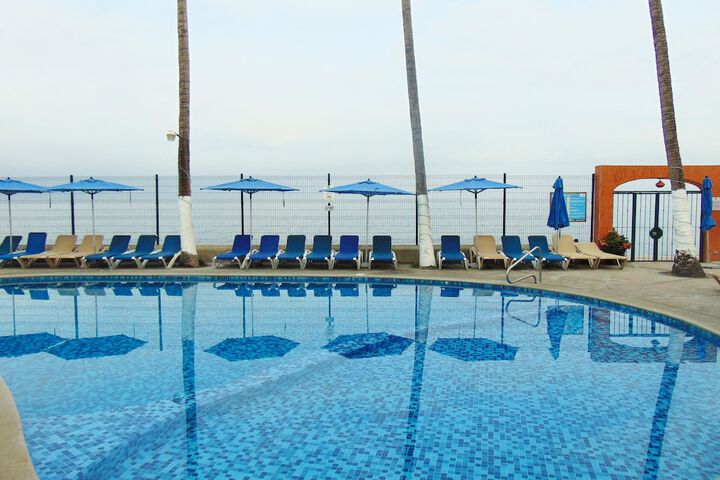 Hotel Pool