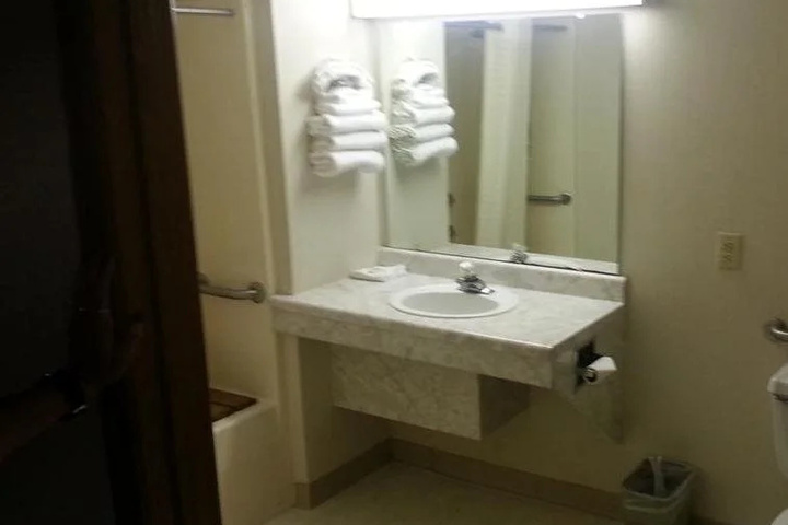Room 6 of 13