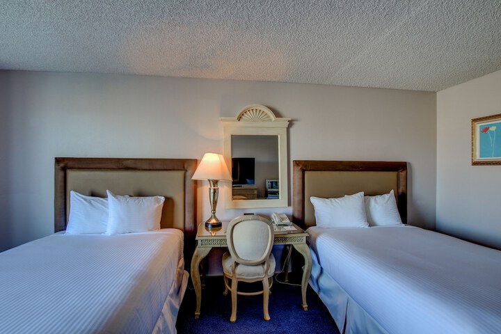 2 Double Beds (8 of 9)