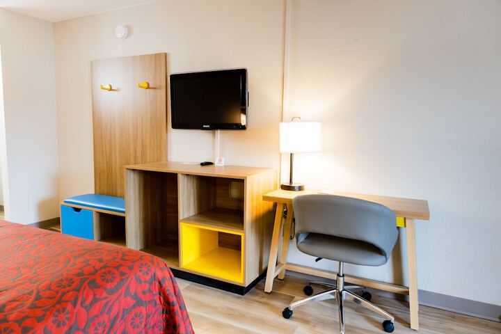 1 Double Bed Modern Room (10 of 28)