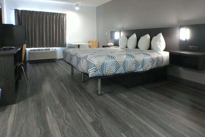 Room 28 of 71