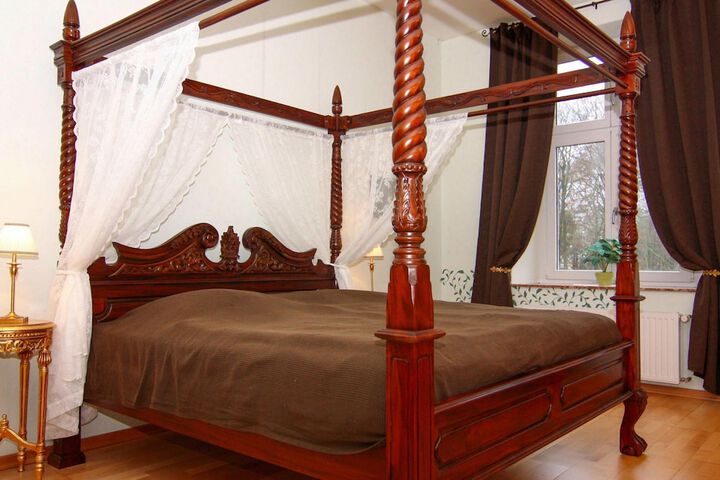 Room 2 of 25