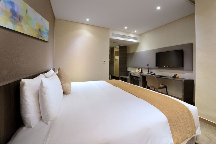 Room 33 of 58