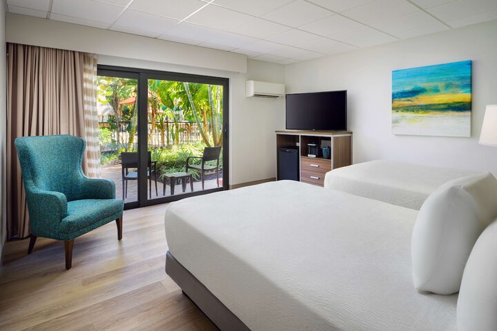 Double Accessible King Size Bed (1 of 14)