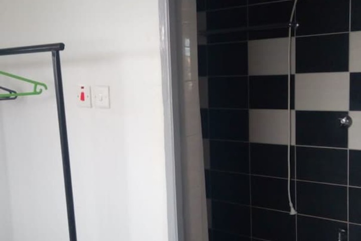 Room 13 of 16