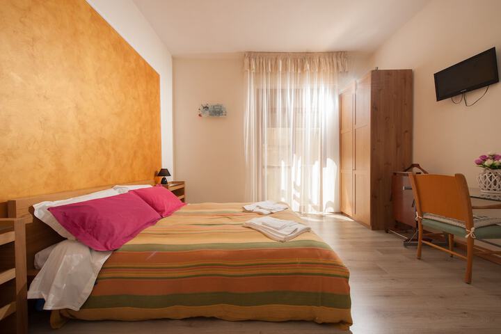 Room 10 of 50