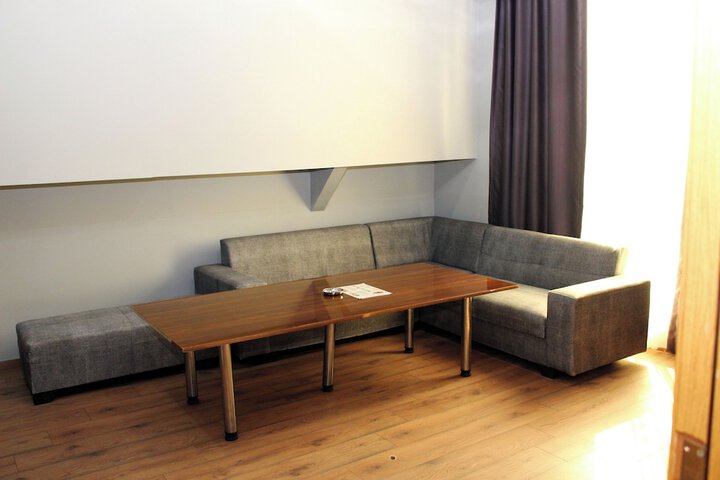 Room 18 of 108