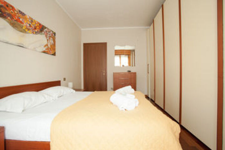 Room 10 of 26
