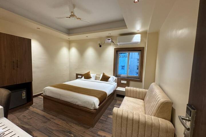 Room 6 of 19