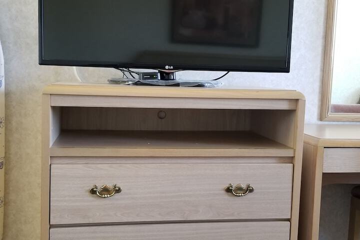 1 King Bed (3 of 7)