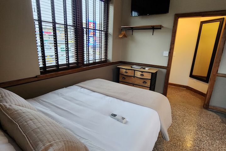 Room 12 of 54