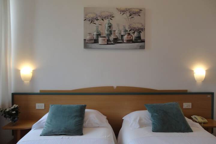 Room 27 of 79