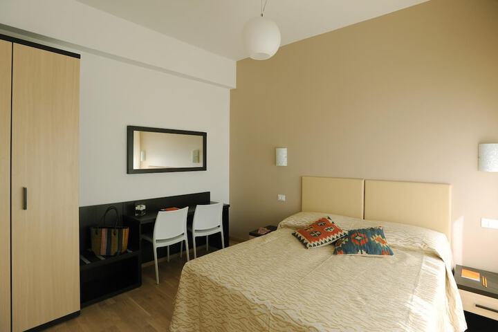 Room 7 of 28
