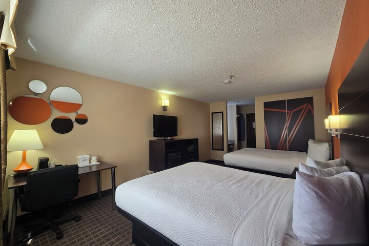 Room 12 of 27