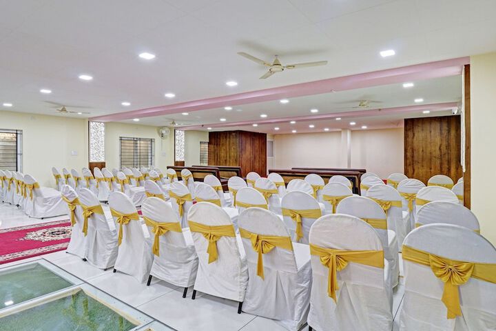 Ballroom/Hall 28 of 34