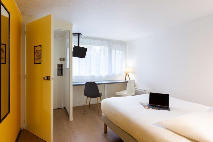 Room 13 of 36