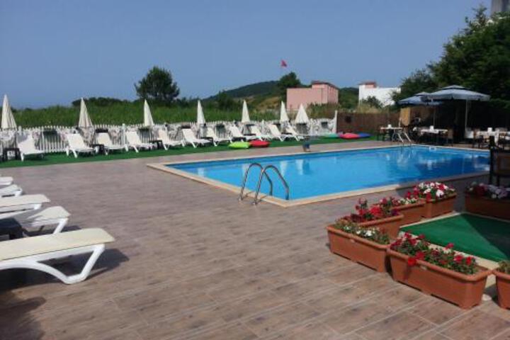 Pool 105 of 108