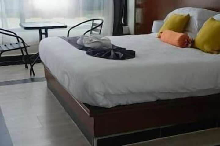 Room 12 of 39