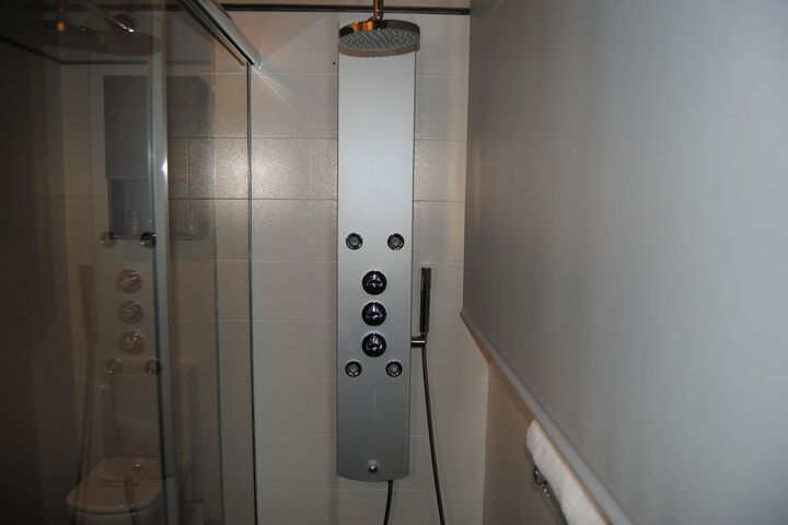 Room 60 of 76