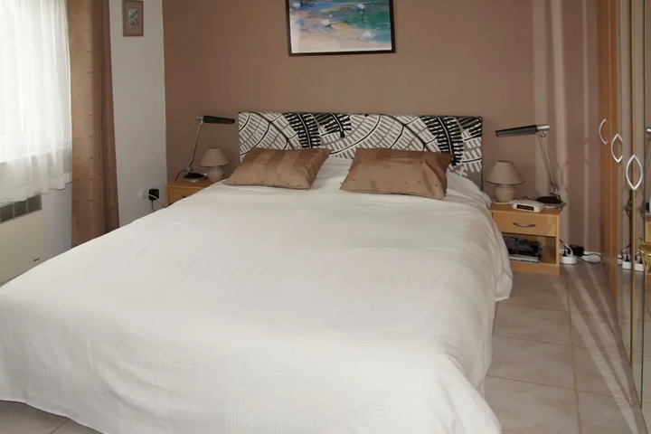 Charming Bungalow With Fenced Garden in Bastorf
