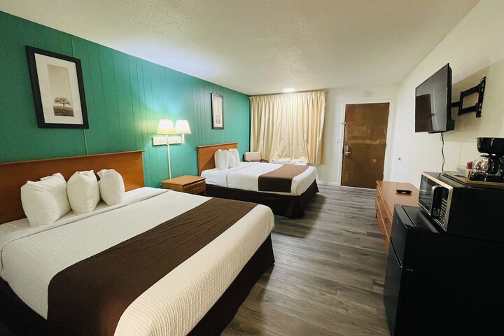 2 Double Beds (17 of 27)