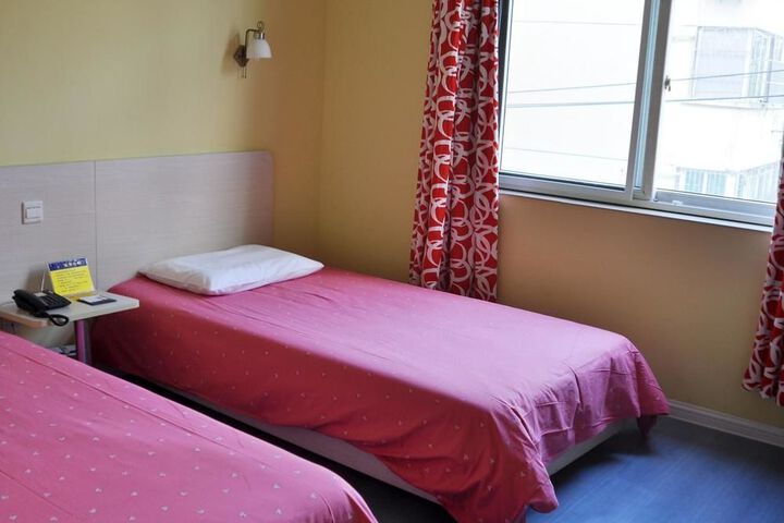 Room 2 of 22