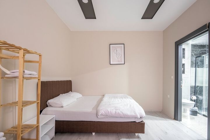 Room 82 of 293
