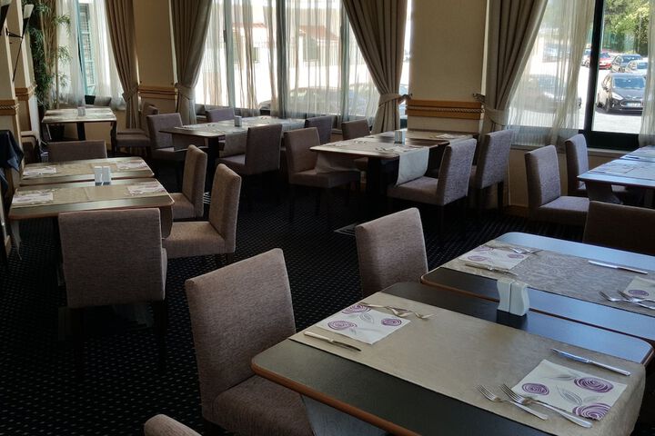 Dining 61 of 87