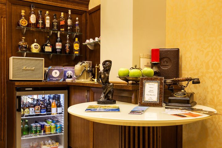 Entrance & Lobby