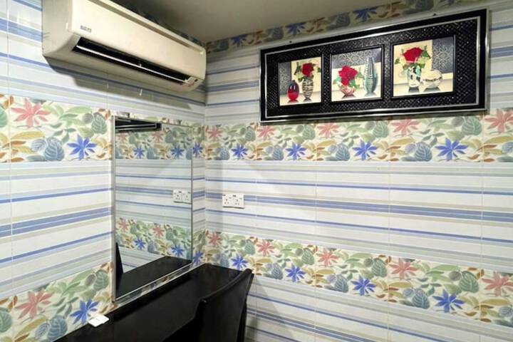 Room 15 of 26